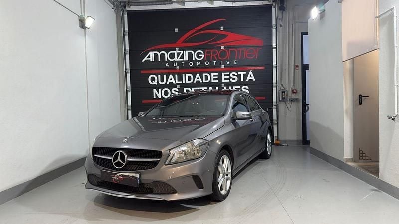 Cinza Usado 2017 Mercedes A160 Style | € 17.990 (Preço justo) - Imagem 1/3