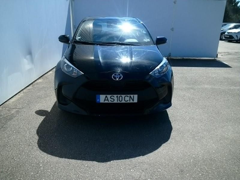 Preto (pintura metalizada) Usado 2022 Toyota Yaris Comfort Sedan | € 17.750 (Preço justo) - Imagem 1/4