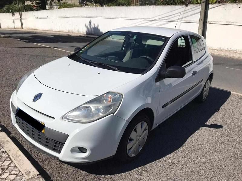 Usado Renault Clio II 68 HP (50 kW) 2009 Branco Citadino