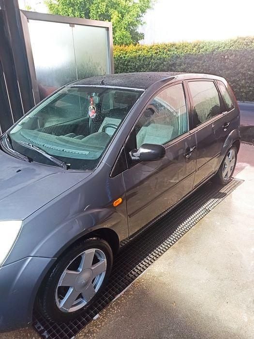 Usado 2003 Ford Fiesta Citadino | € 1.500 - Imagem 1/4