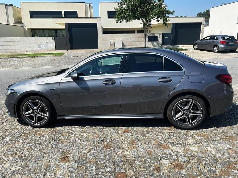 Cinza Usado 2020 Mercedes A250 AMG line Sedan | € 30.750 (Preço elevado) - Imagem 1/4