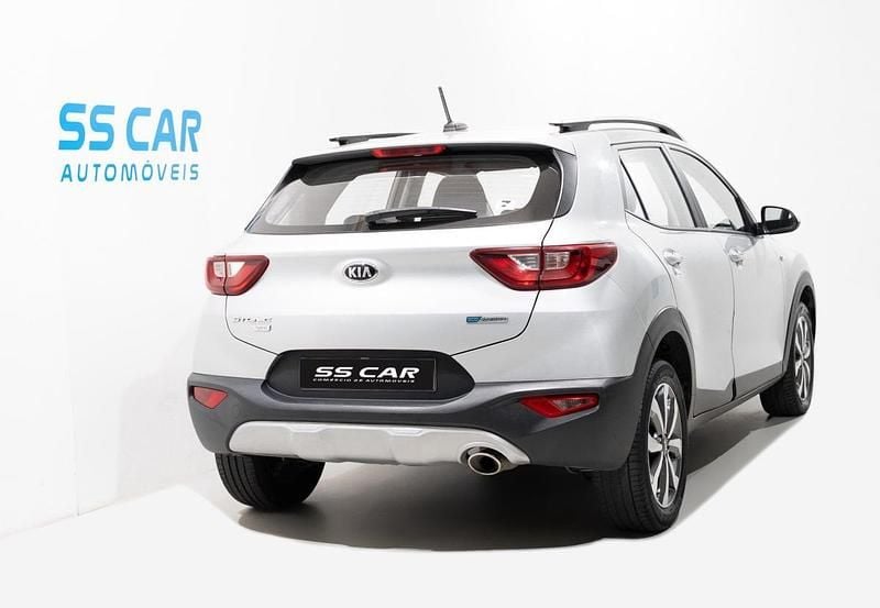 Usado Kia Stonic 100 HP (73 kW) 2021 Cinza SUV