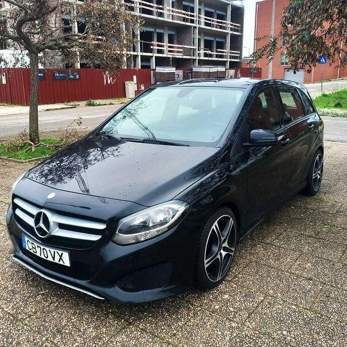 Usado Mercedes B180 109 HP (80 kW) 2015 Monovolume