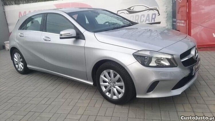 Cinza Usado 2016 Mercedes A180 Urban | € 16.990 (Preço justo) - Imagem 1/1