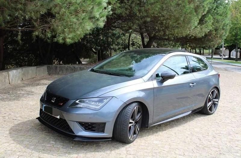 Cinzento Usado 2014 Cupra Leon | € 25.500 - Imagem 1/4