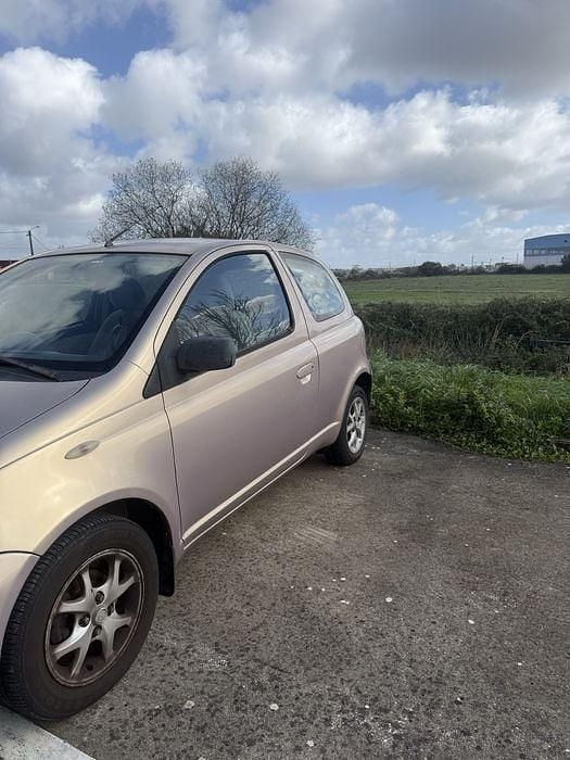 Usado Toyota Yaris 68 HP (50 kW) 1999