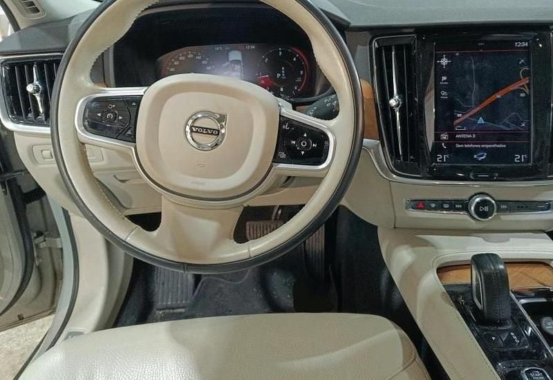 Usado Volvo V90 Momentum 197 HP (144 kW) 2021 Cinzento Carrinha