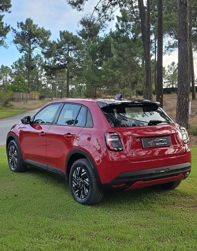 Usado Fiat 600 Red 114 kW (156 HP) 2023 Vermelho SUV
