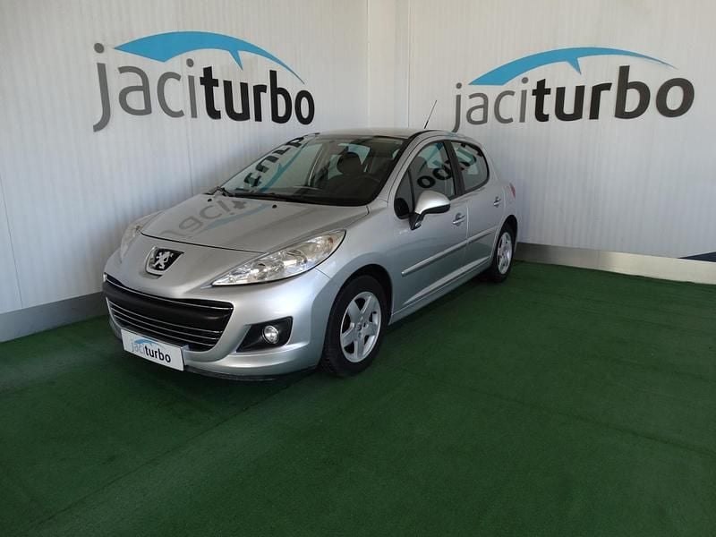 Usado Peugeot 207 68 HP (50 kW) 2010 Cinzento