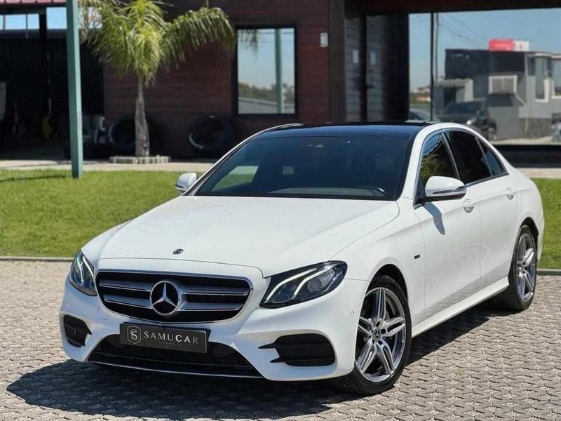 Branco Usado 2017 Mercedes E350 Sedan | € 24.990 - Imagem 1/4