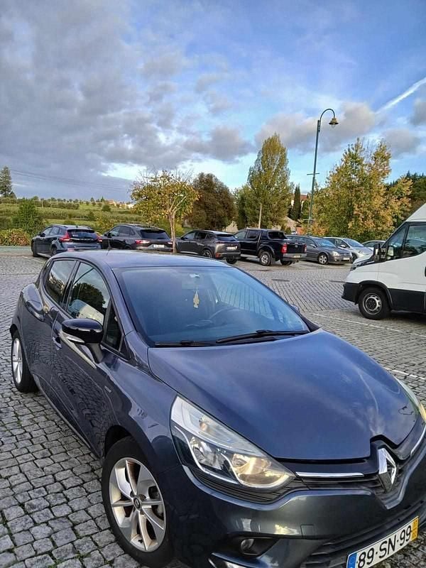 Cinzento Usado 2017 Renault Clio IV Citadino | € 11.900 (Bom preço) - Imagem 1/4