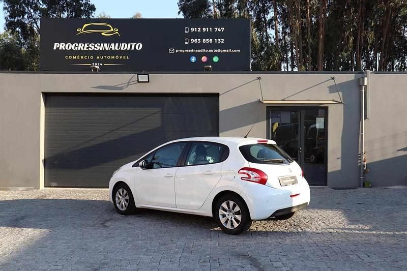 Usado Peugeot 208 82 HP (60 kW) 2013 Branco Citadino