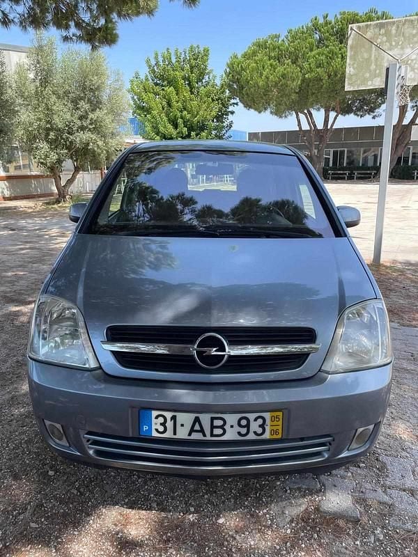 Cinzento Usado 2005 Opel Meriva Monovolume | € 2.980 - Imagem 1/4