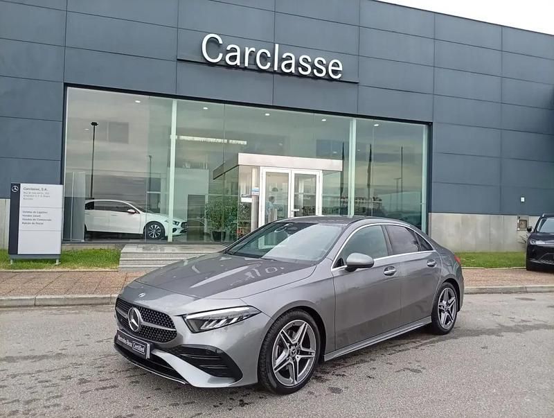 Cinza mountain Usado 2023 Mercedes A200 Premium Sedan | € 40.590 - Imagem 1/4
