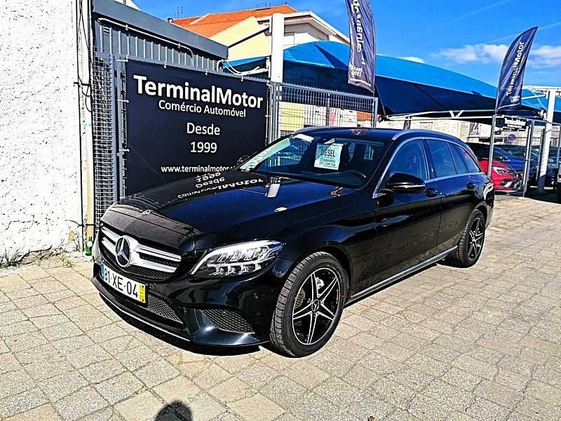 Preto Usado 2019 Mercedes C200 Avantgarde Sedan | € 31.600 - Imagem 1/4