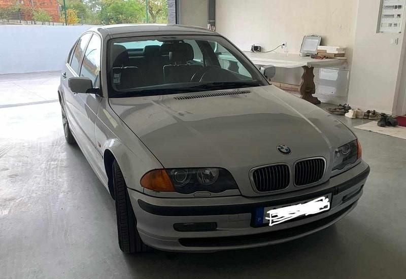 Cinzento Usado 2001 BMW 330 | € 11.000 - Imagem 1/4
