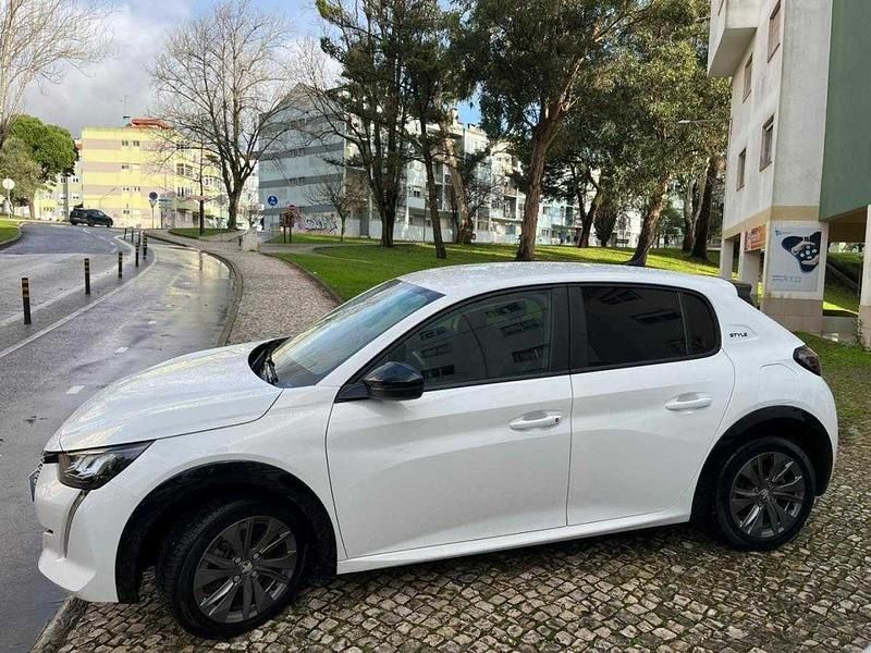 Usado Peugeot e-208 Style 100 kW (136 HP) 2023 Branco Citadino