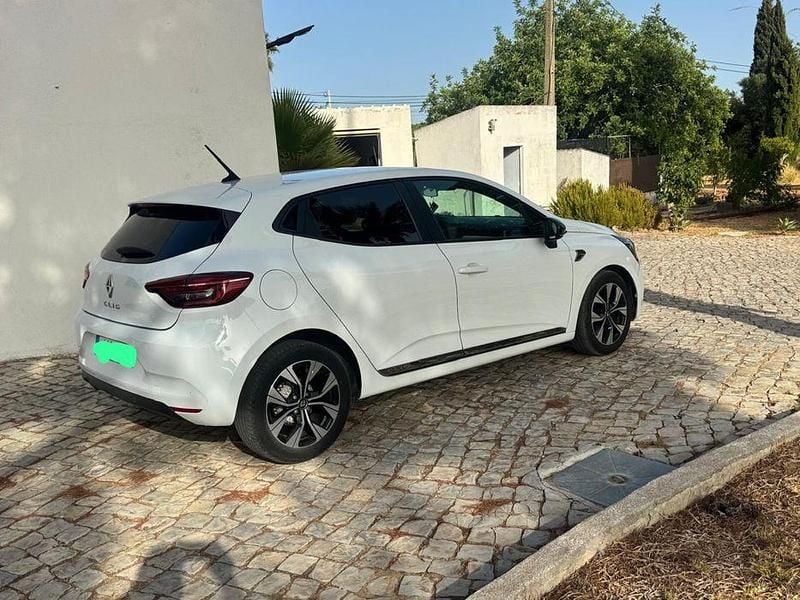 Usado 2021 Renault Clio V LIMITED Sedan | € 13.500 (Bom preço) - Imagem 1/4