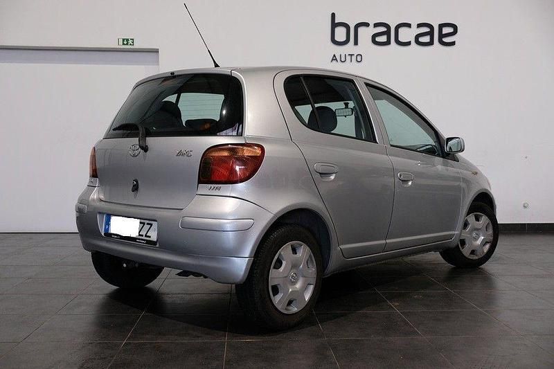 Usado Toyota Yaris 65 HP (47 kW) 2005 Cinzento