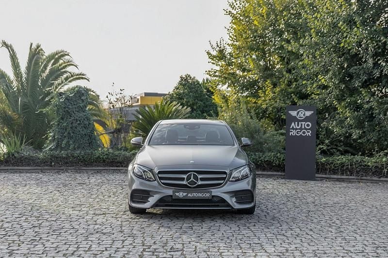 Cinza Usado 2016 Mercedes E220 AMG Carrinha | € 29.900 - Imagem 1/4