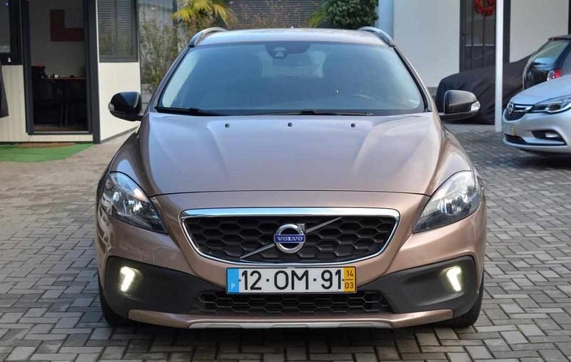 Usado Volvo V40 114 HP (83 kW) 2014 Preto Citadino