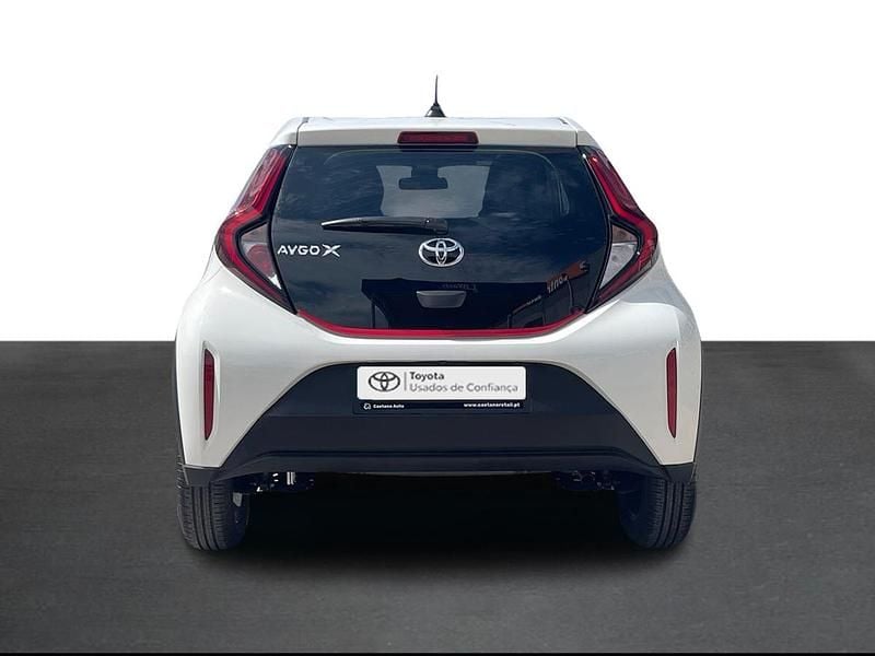Usado Toyota Aygo X X-play 72 HP (52 kW) 2024 Branco (sólida) SUV