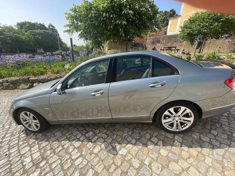 Usado 2011 Mercedes C200 Avantgarde Sedan | € 8.500 - Imagem 1/4