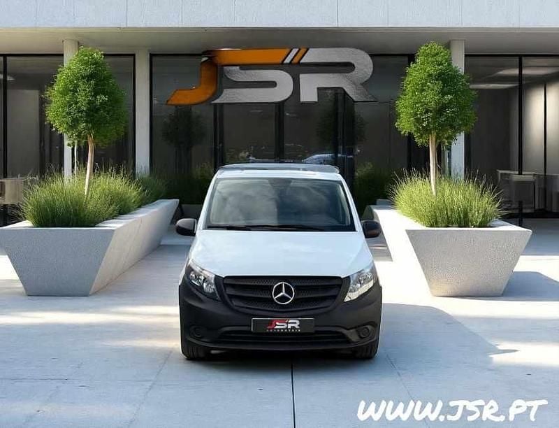 Branco Usado 2022 Mercedes e-Vito Monovolume | € 17.890 - Imagem 1/4