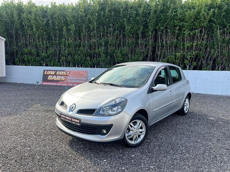 Usado Renault Clio II Dynamique 75 HP (55 kW) 2006 Cinza Citadino