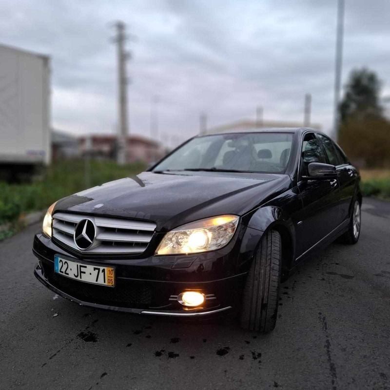 Preto Usado 2010 Mercedes C180 Sedan | € 7.900 - Imagem 1/4