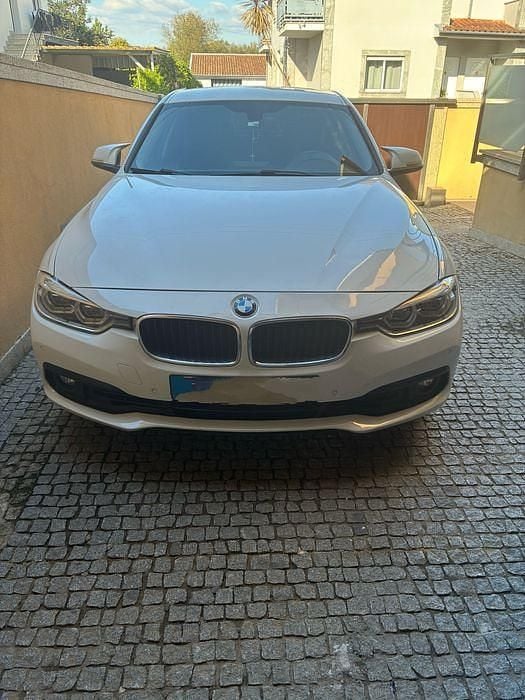 Usado 2017 BMW 330 Sport Line Sedan | € 25.500 (Preço justo) - Imagem 1/4