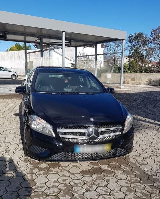 Preto Usado 2013 Mercedes A180 Sedan | € 12.500 (Preço justo) - Imagem 1/4