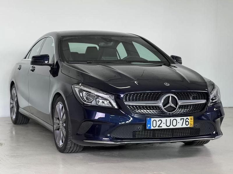 Azul Usado 2018 Mercedes CLA180 Urban Sedan | € 21.950 (Bom preço) - Imagem 1/4