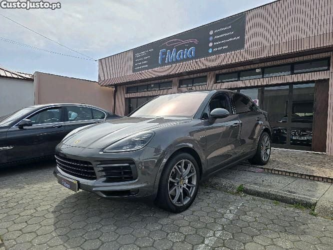 Cinza Usado 2019 Porsche Cayenne SUV | € 67.999 - Imagem 1/1