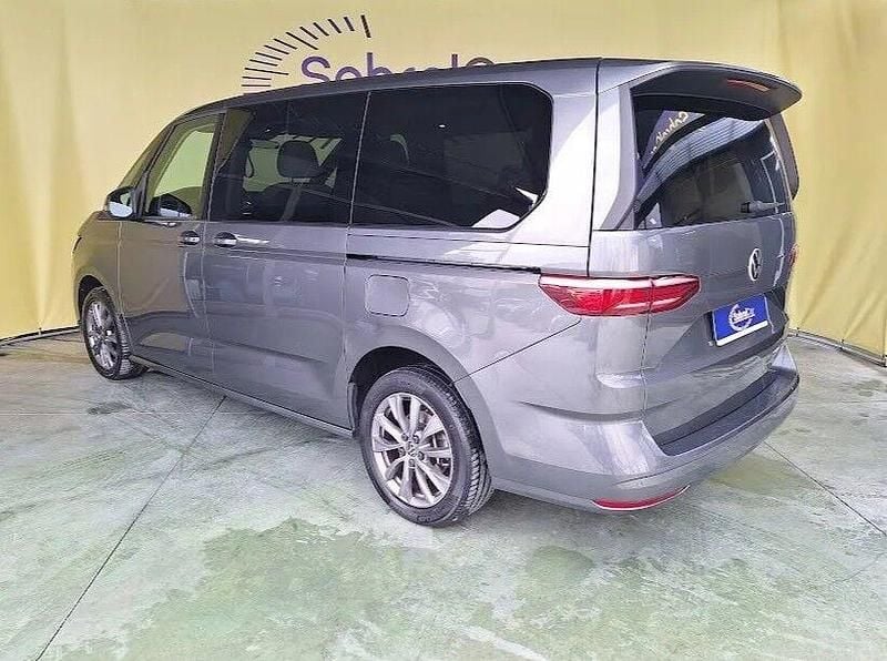 Usado VW Multivan Life 150 HP (110 kW) 2023 Cinza Van