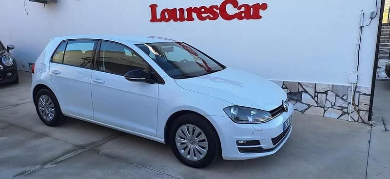 Branco Usado 2015 VW Golf Trendline Sedan | € 13.000 (Preço justo) - Imagem 1/1