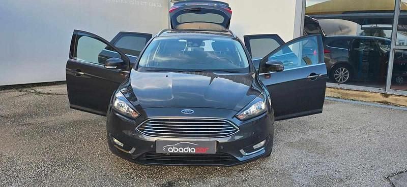 Usado Ford Focus 120 HP (88 kW) 2018 Cinzento Carrinha