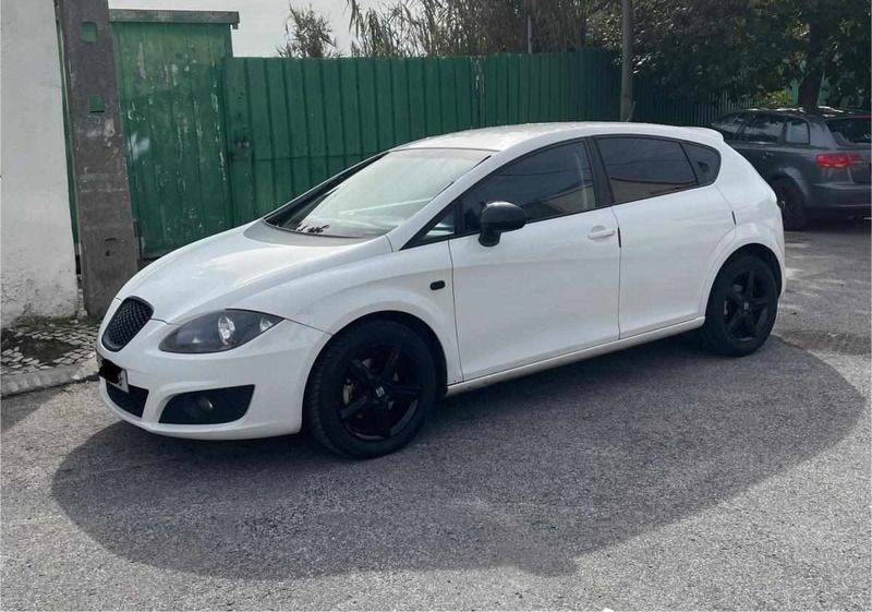 Branco Usado 2010 Seat Leon Citadino | € 5.999 (Super Preço) - Imagem 1/4