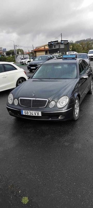 Cinzento Usado 2004 Mercedes E270 | € 9.850 - Imagem 1/4