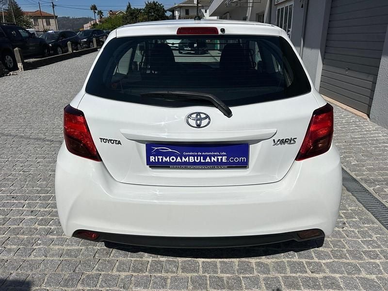 Usado Toyota Yaris Active 90 HP (66 kW) 2015 Branco Citadino