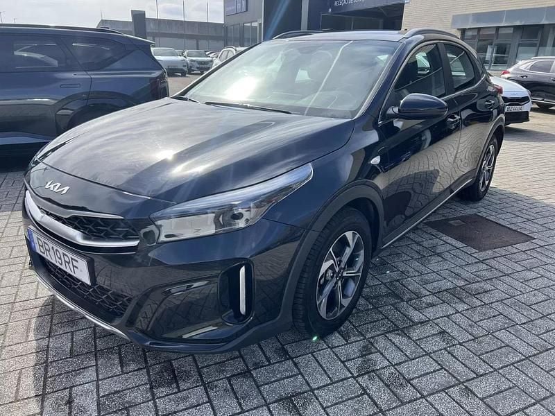 Usado Kia XCeed 100 HP (73 kW) 2025 Preto SUV