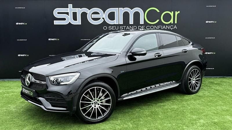 Usado Mercedes GLC300 AMG line Plus 306 HP (225 kW) 2022 Preto Coupé