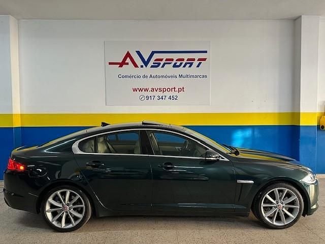 Usado Jaguar XF 275 HP (202 kW) 2014 Verde