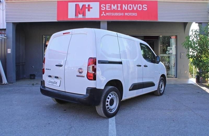 Usado Fiat Doblò 100 HP (73 kW) 2023 Branco Monovolume