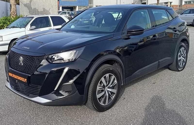 Usado Peugeot e-2008 Active 100 kW (136 HP) 2023 Preto SUV