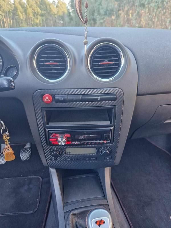 Usado Seat Ibiza 131 HP (96 kW) 2003 Vermelho Citadino