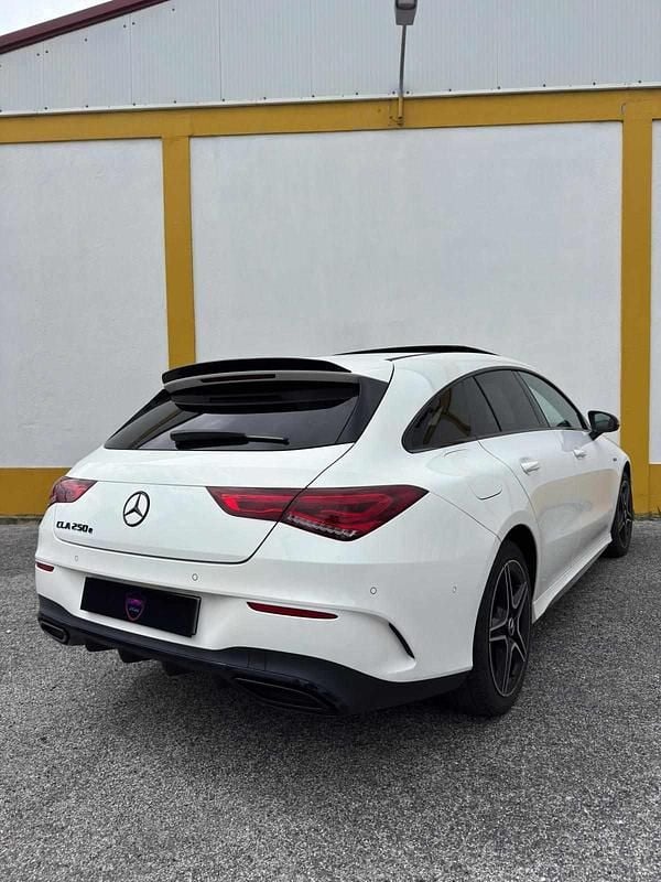 Branco Usado 2021 Mercedes CLA250 Sedan | € 31.990 - Imagem 1/4