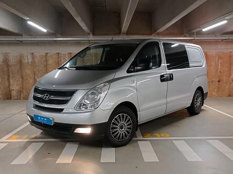 Cinza Usado 2010 Hyundai H-1 Van | € 12.780 - Imagem 1/4