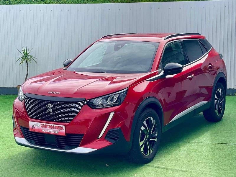 Usado Peugeot 2008 Allure 102 HP (75 kW) 2022 Vermelho SUV