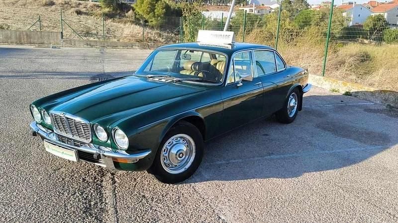 Usado Jaguar XJ6 180 HP (132 kW) 1976 Verde Sedan